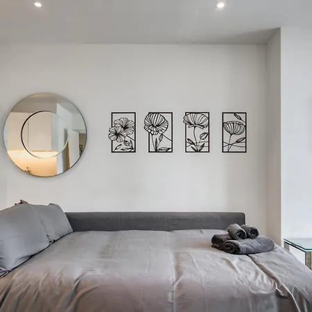 Stylish And Spacious- One Bed In Nine Elms Londres Exterior foto