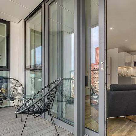Stylish And Spacious- One Bed In Nine Elms Londres Exterior foto