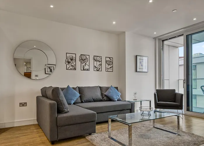 Stylish And Spacious- One Bed In Nine Elms