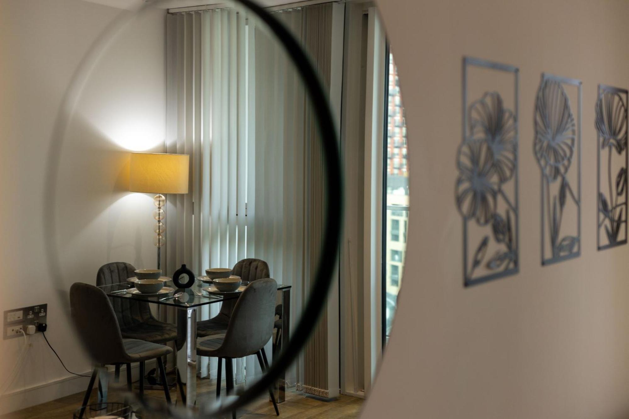 Stylish And Spacious- One Bed In Nine Elms * Londres