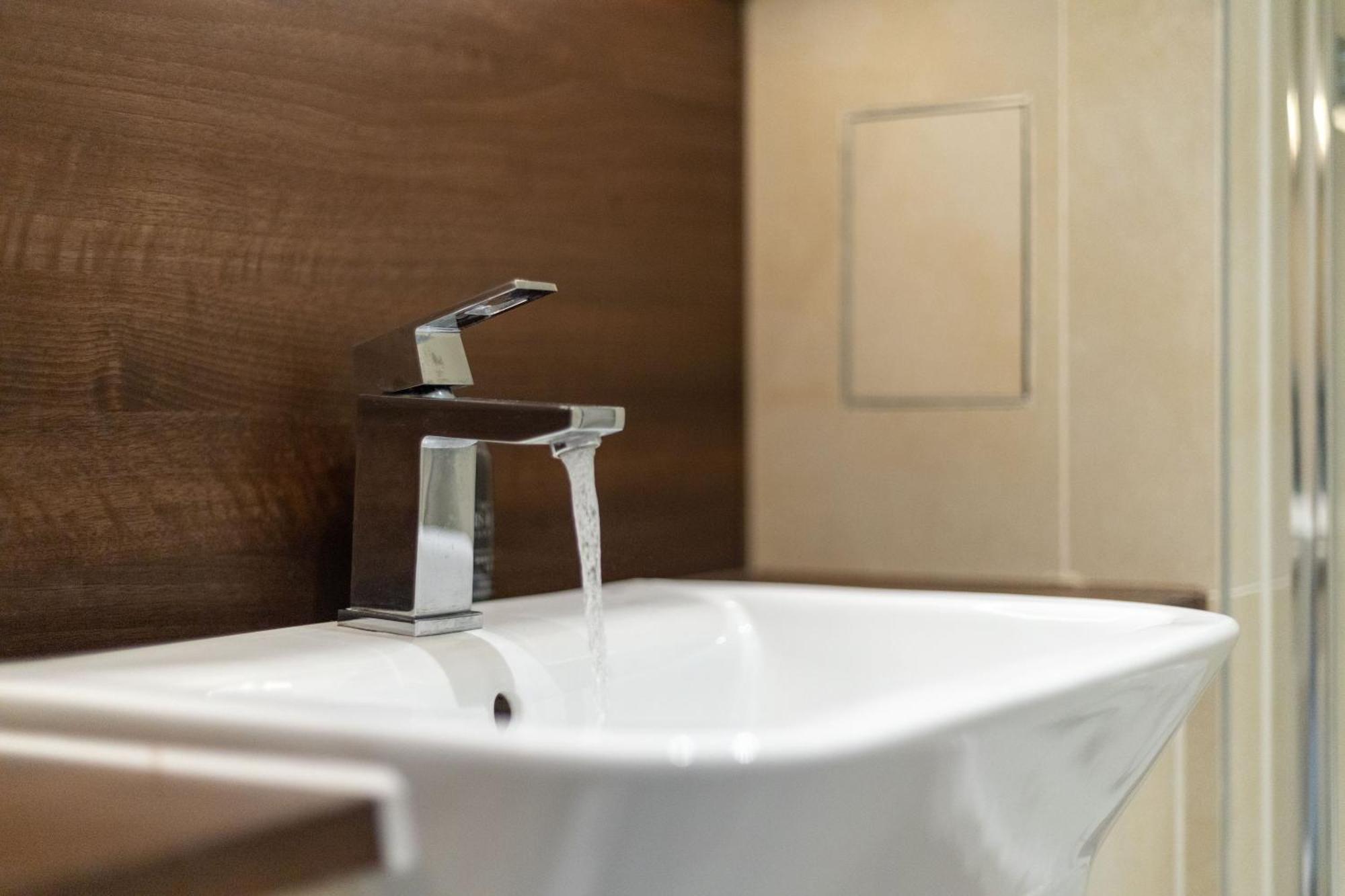 Stylish And Spacious- One Bed In Nine Elms Apartamento Londres