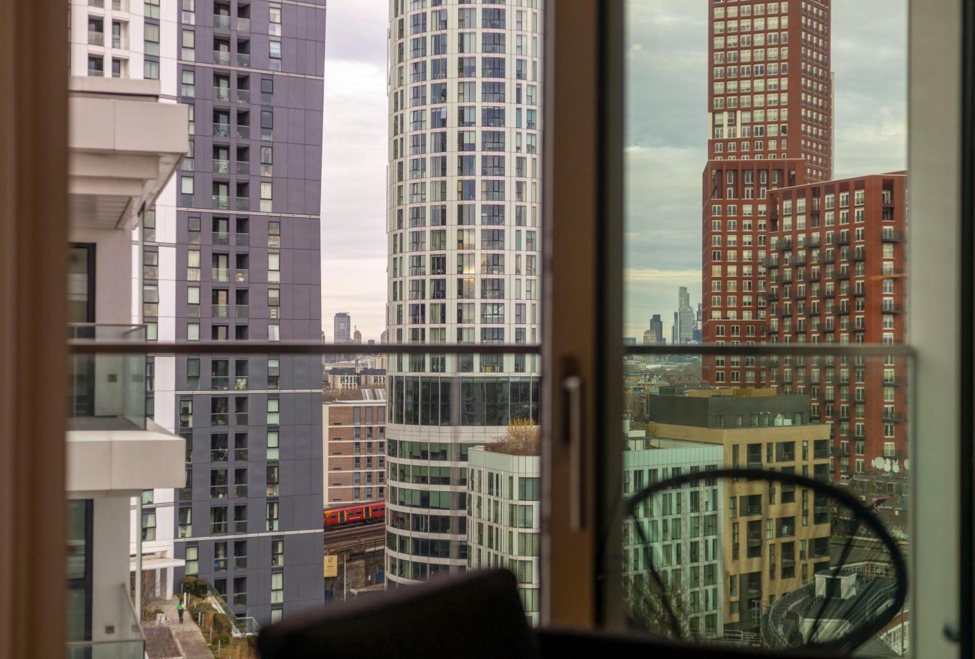 Stylish And Spacious- One Bed In Nine Elms Apartamento Londres