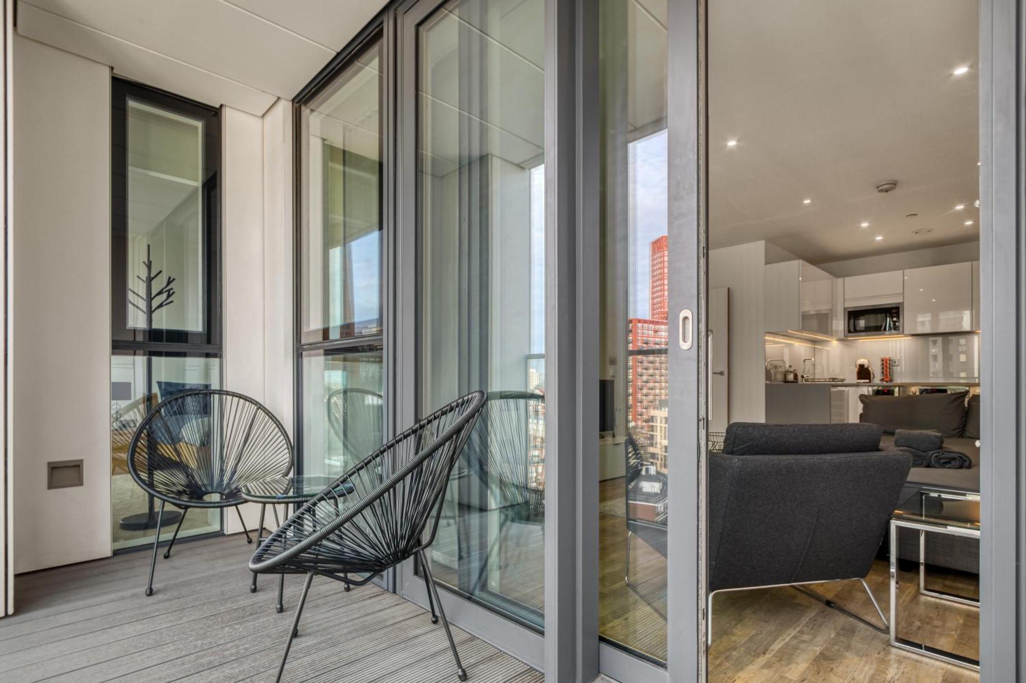 Stylish And Spacious- One Bed In Nine Elms * Londres